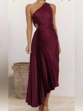 Wear your Love nwt One-Shoulder Burgundy Twist accordion pleat Midi Dress small